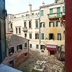 Al Mezzanino, Palazzo Torniello Lejlighed