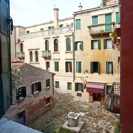Al Mezzanino, Palazzo Torniello דירה