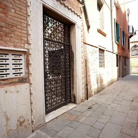 Al Mezzanino, Palazzo Torniello Lejlighed