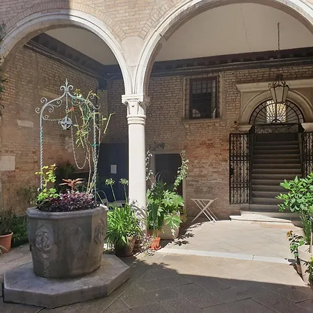 아파트 Al Mezzanino, Palazzo Torniello