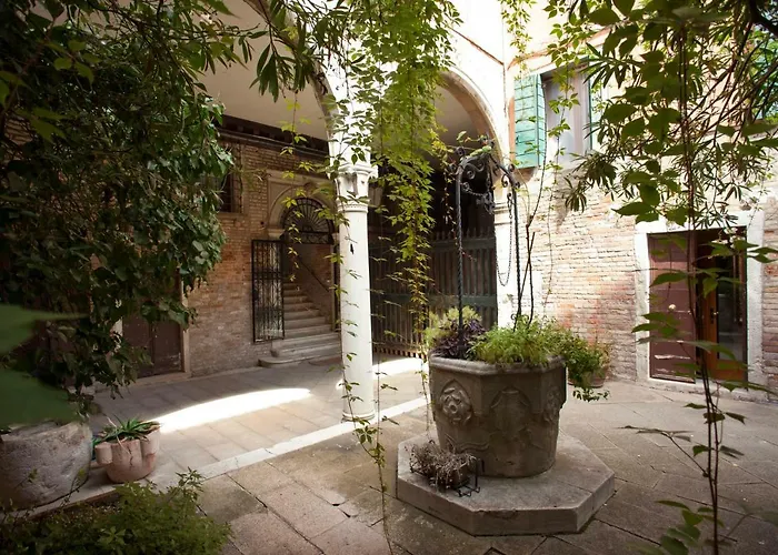 Al Mezzanino, Palazzo Torniello