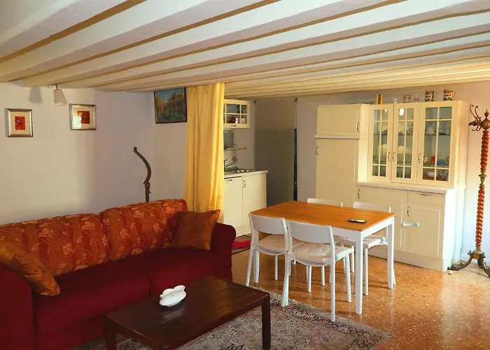 Al Mezzanino, Palazzo Torniello