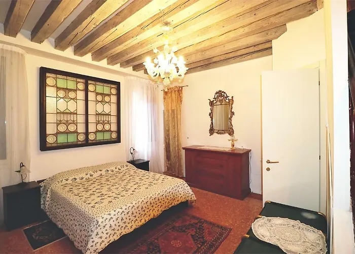 Al Mezzanino, Palazzo Torniello Venice