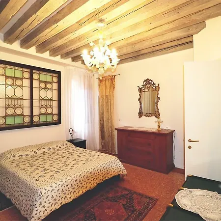 Al Mezzanino, Palazzo Torniello Venise