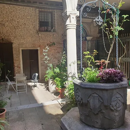 Al Mezzanino, Palazzo Torniello